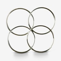 特等银色四连环(4.5英寸,黑绒布袋) Deluxe 4.5" Linking Rings (Set of 4, Chrome) by J.C Magic