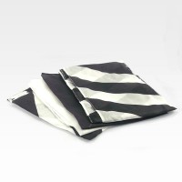 大型斜条丝巾组(45cm*45cm,红白和黑白二种可选择) Zebra Silk Set (4 Sets)